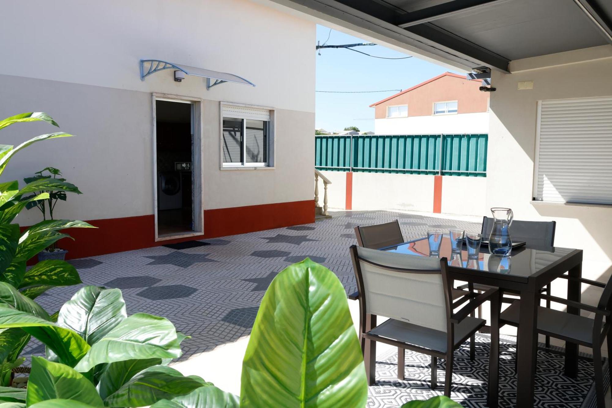 *Private Outdoor Area* 300M-Beach, Swing/No Stairs サン・マルティーニョ・ド・ポルト エクステリア 写真